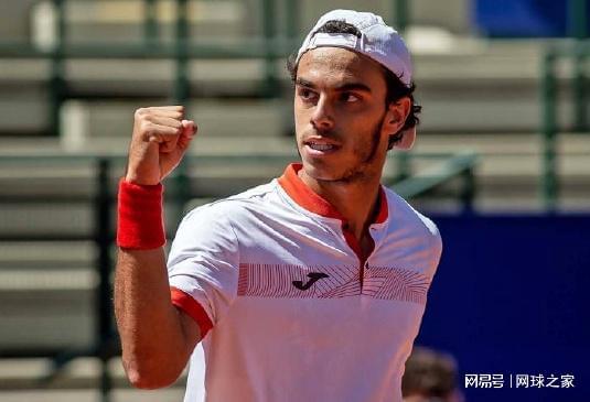 对球迷与行 对球迷与行